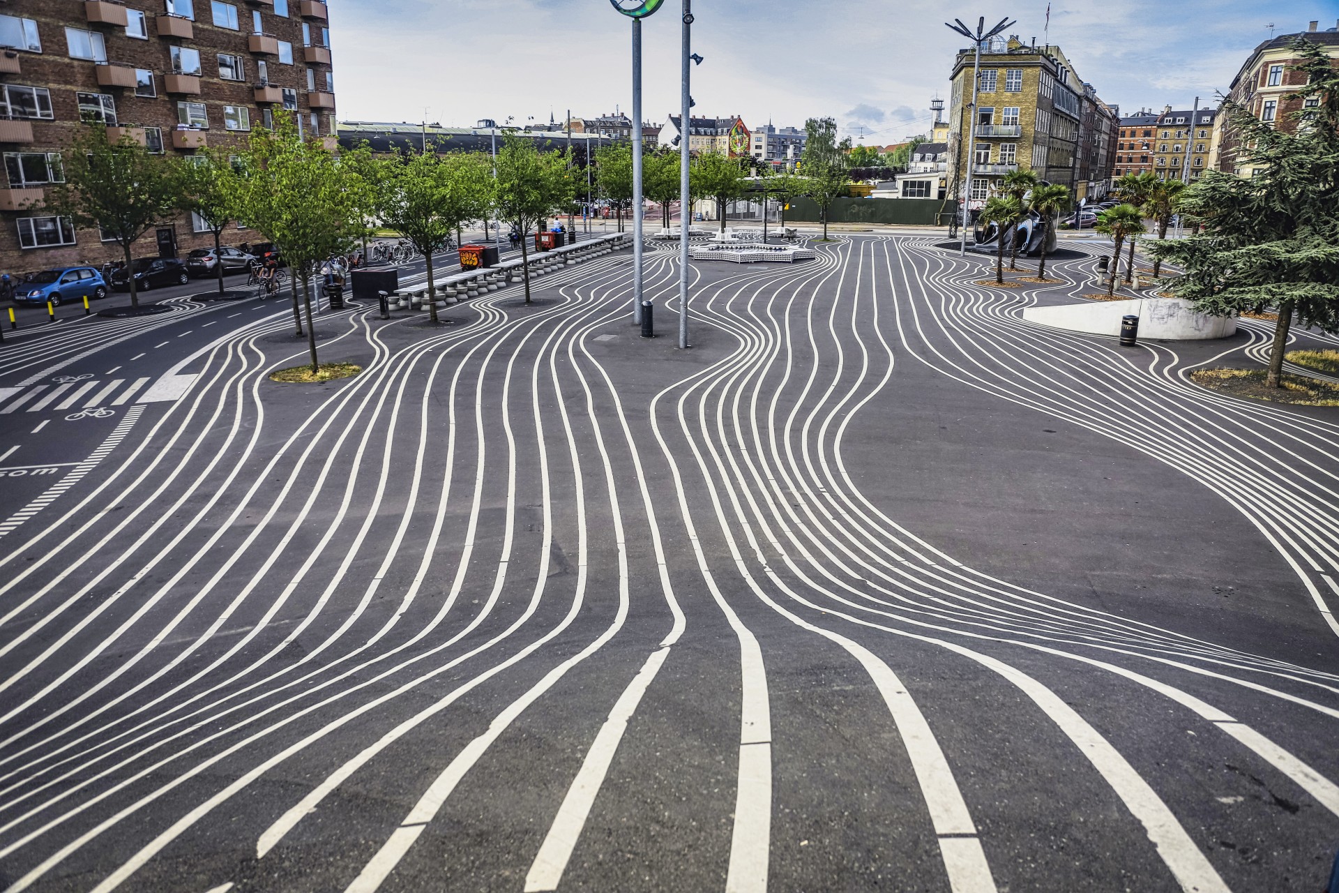 Panoramablick auf den berühmten Superkilen Park in Kopenhagen, Dänemark